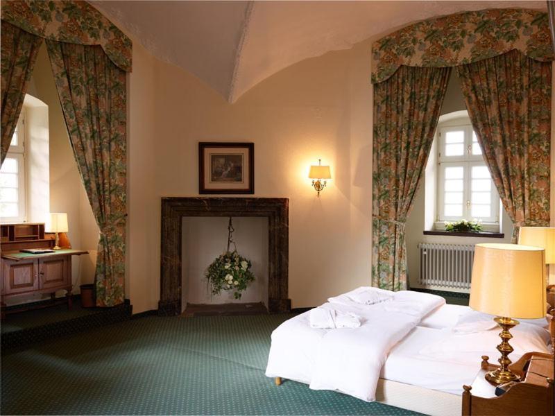 Hotel Und Restaurant Burg Schnellenberg Аттендорн Экстерьер фото