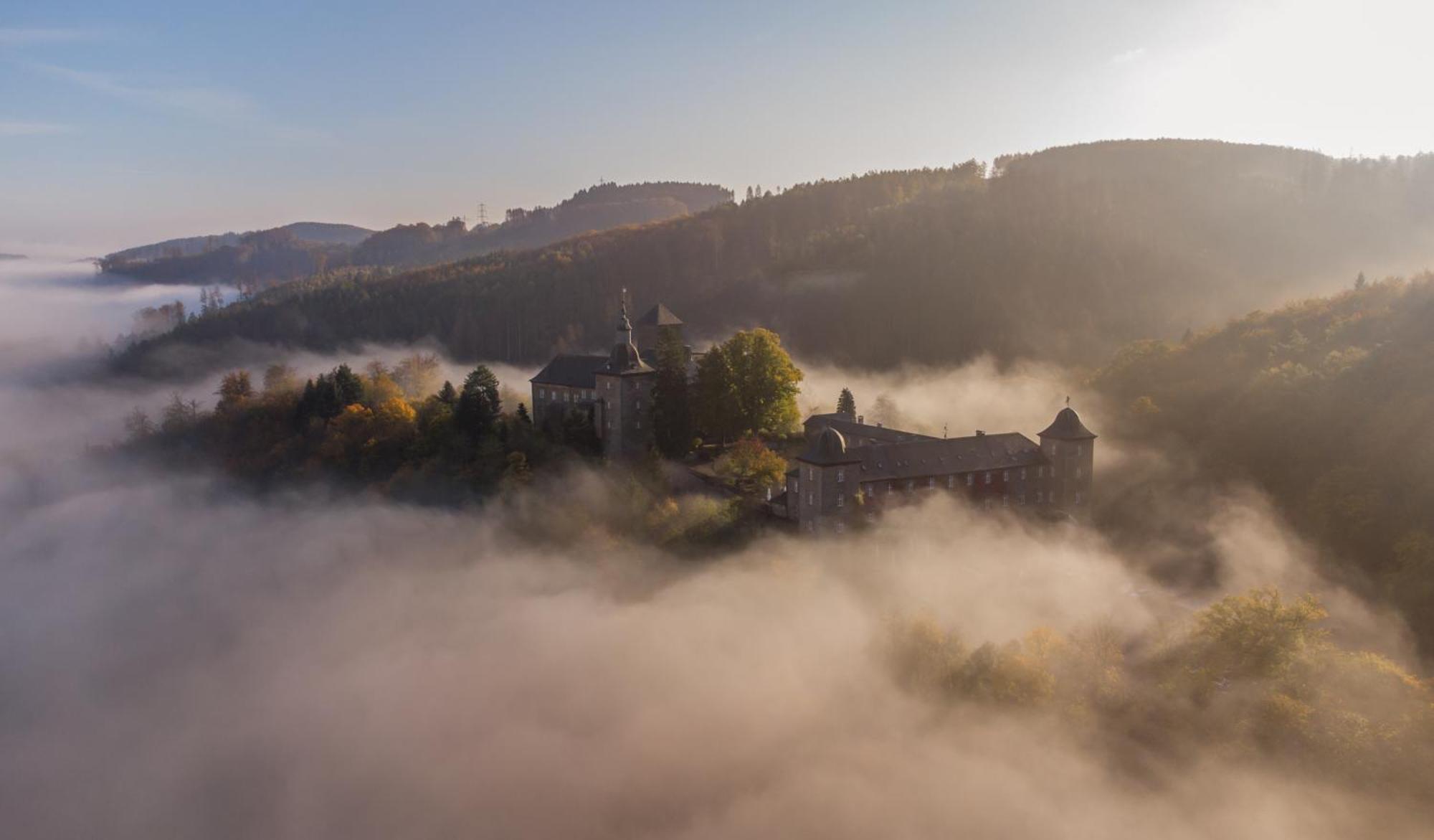 Hotel Und Restaurant Burg Schnellenberg Аттендорн Экстерьер фото