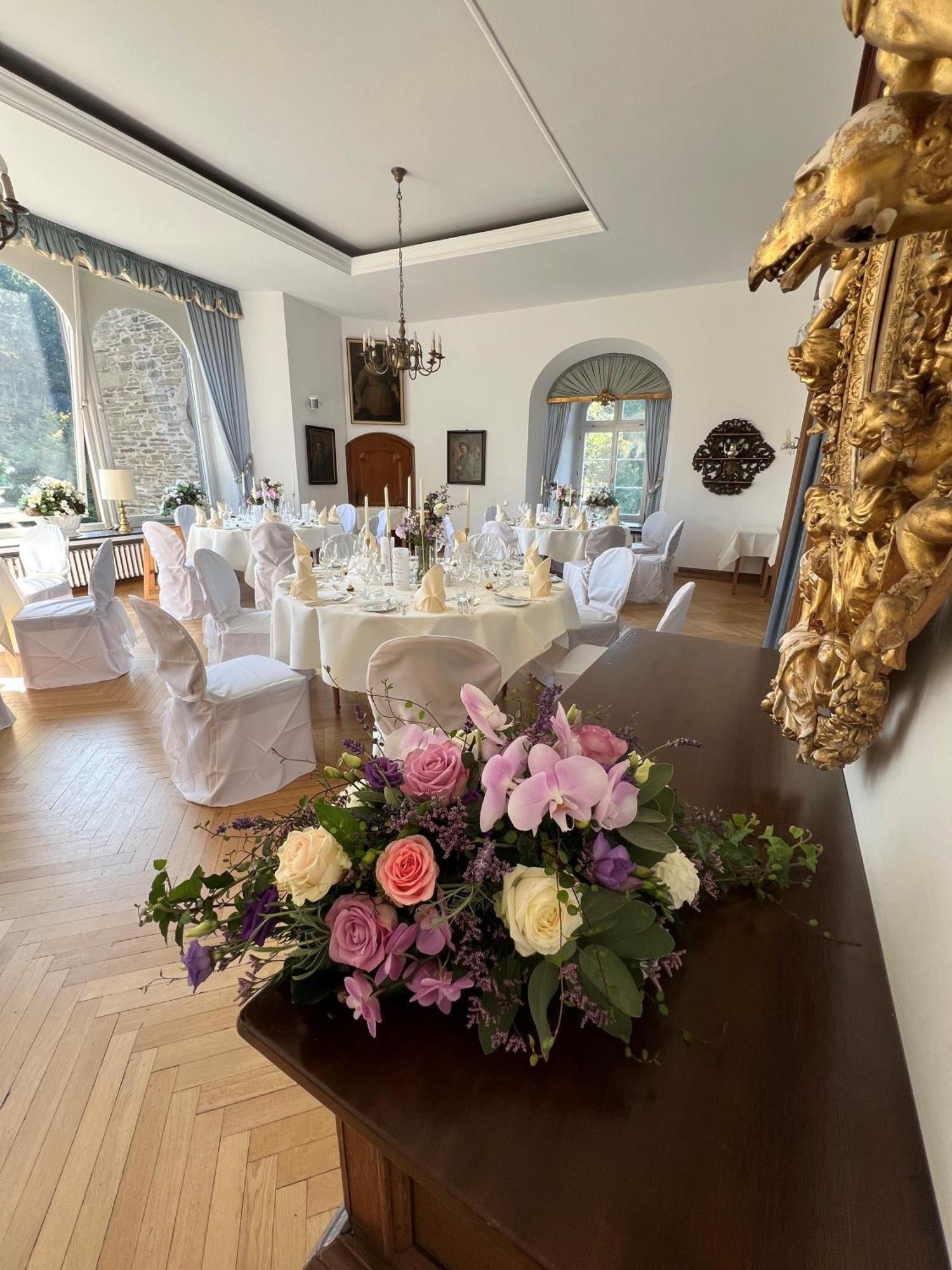 Hotel Und Restaurant Burg Schnellenberg Аттендорн Экстерьер фото