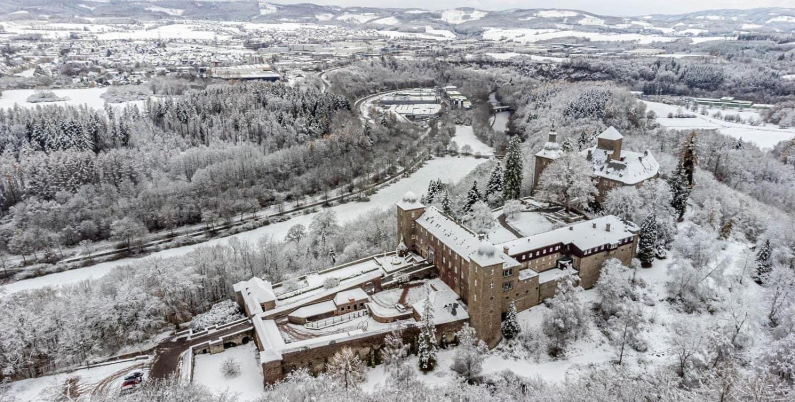 Hotel Und Restaurant Burg Schnellenberg Аттендорн Экстерьер фото