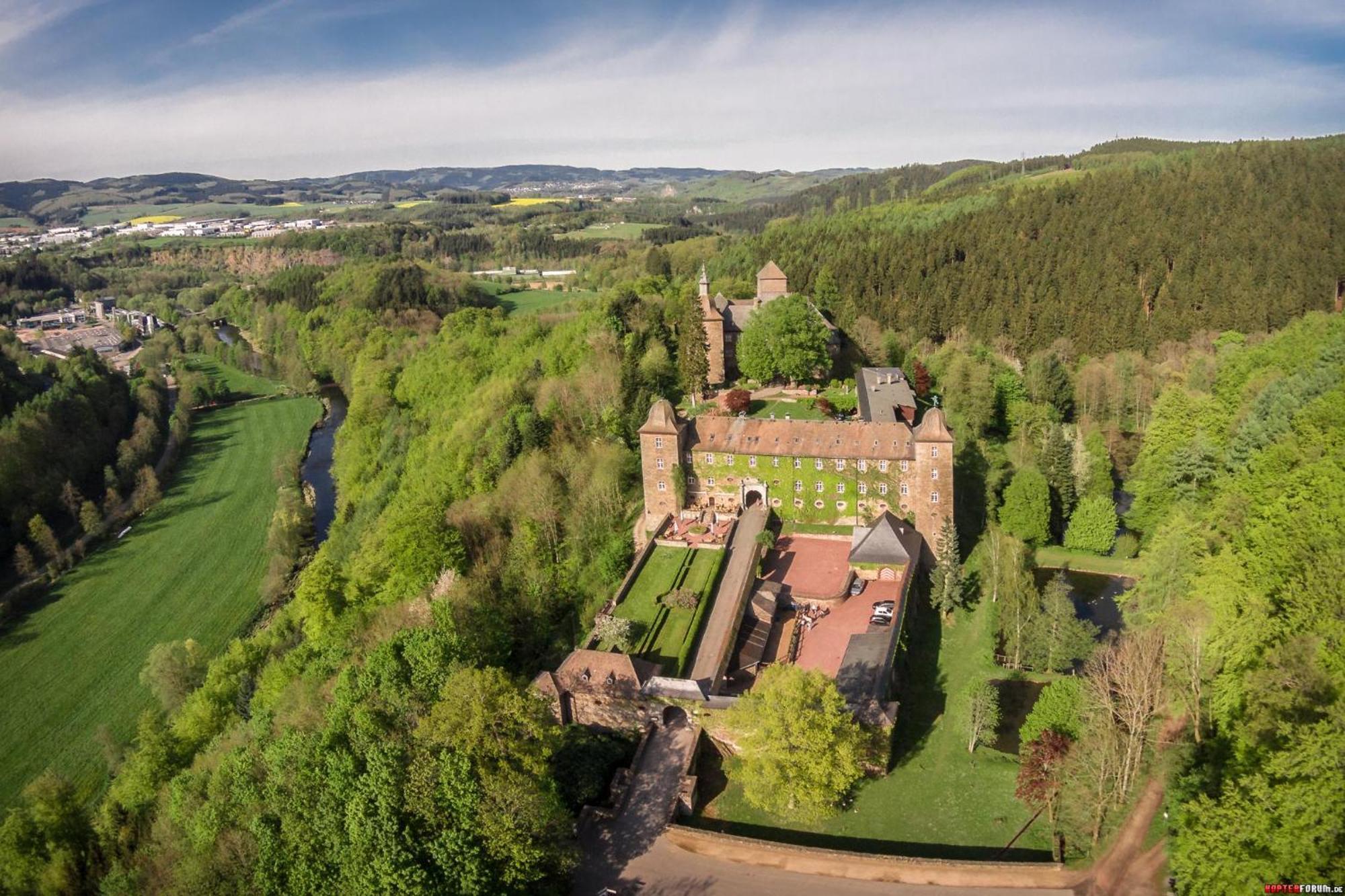 Hotel Und Restaurant Burg Schnellenberg Аттендорн Экстерьер фото