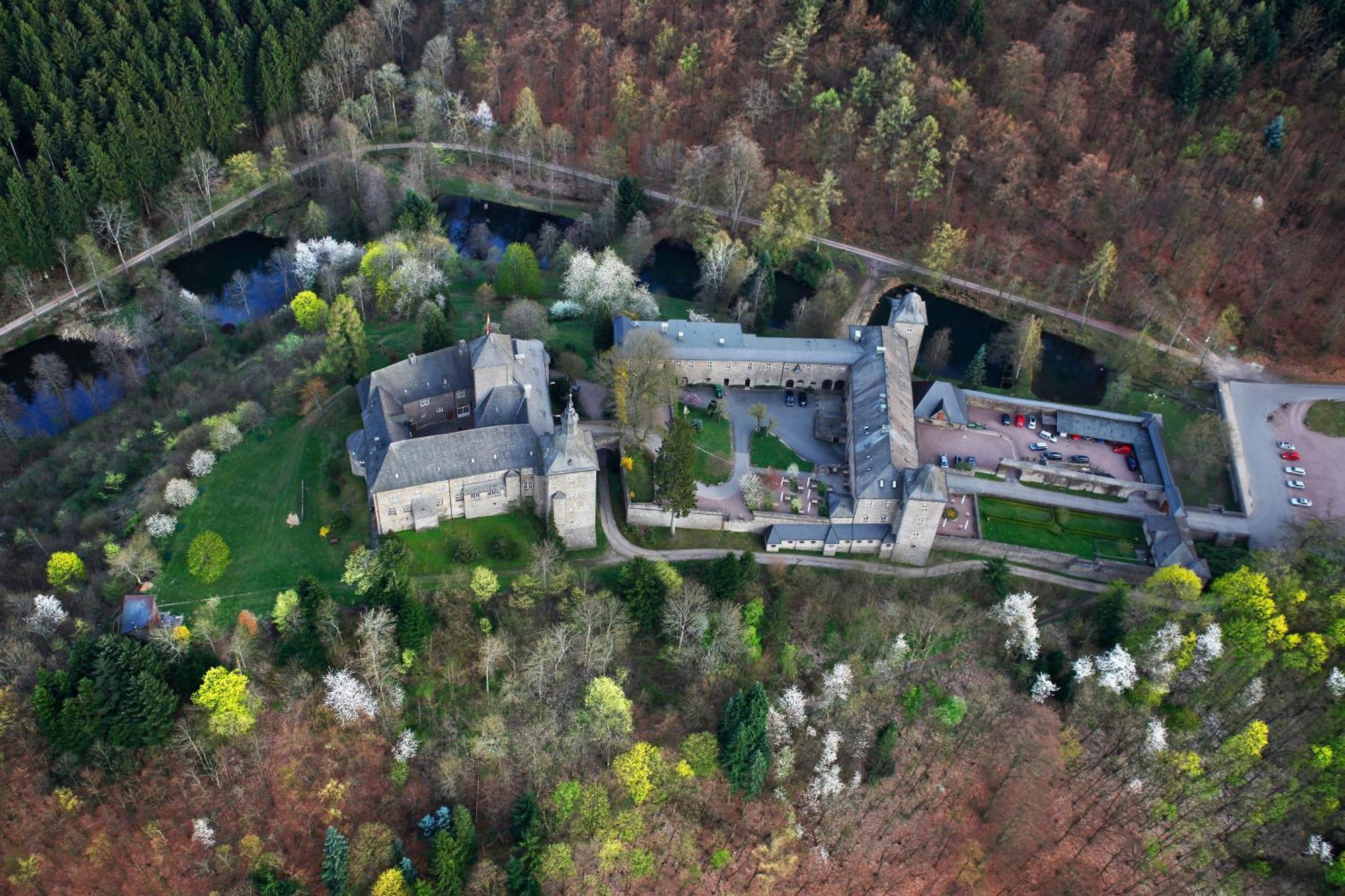 Hotel Und Restaurant Burg Schnellenberg Аттендорн Экстерьер фото