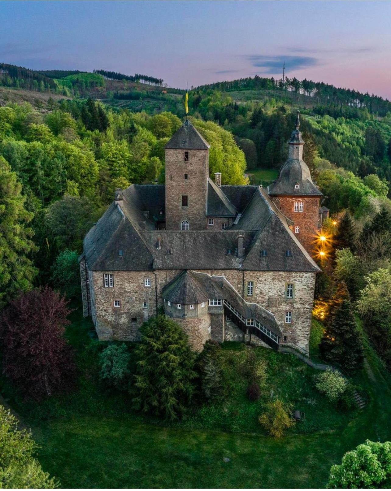 Hotel Und Restaurant Burg Schnellenberg Аттендорн Экстерьер фото